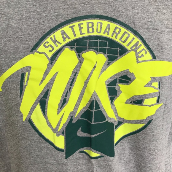 Nike Gray and Green Long Sleeve Shirt Size 8-10 - Picture 4 of 6